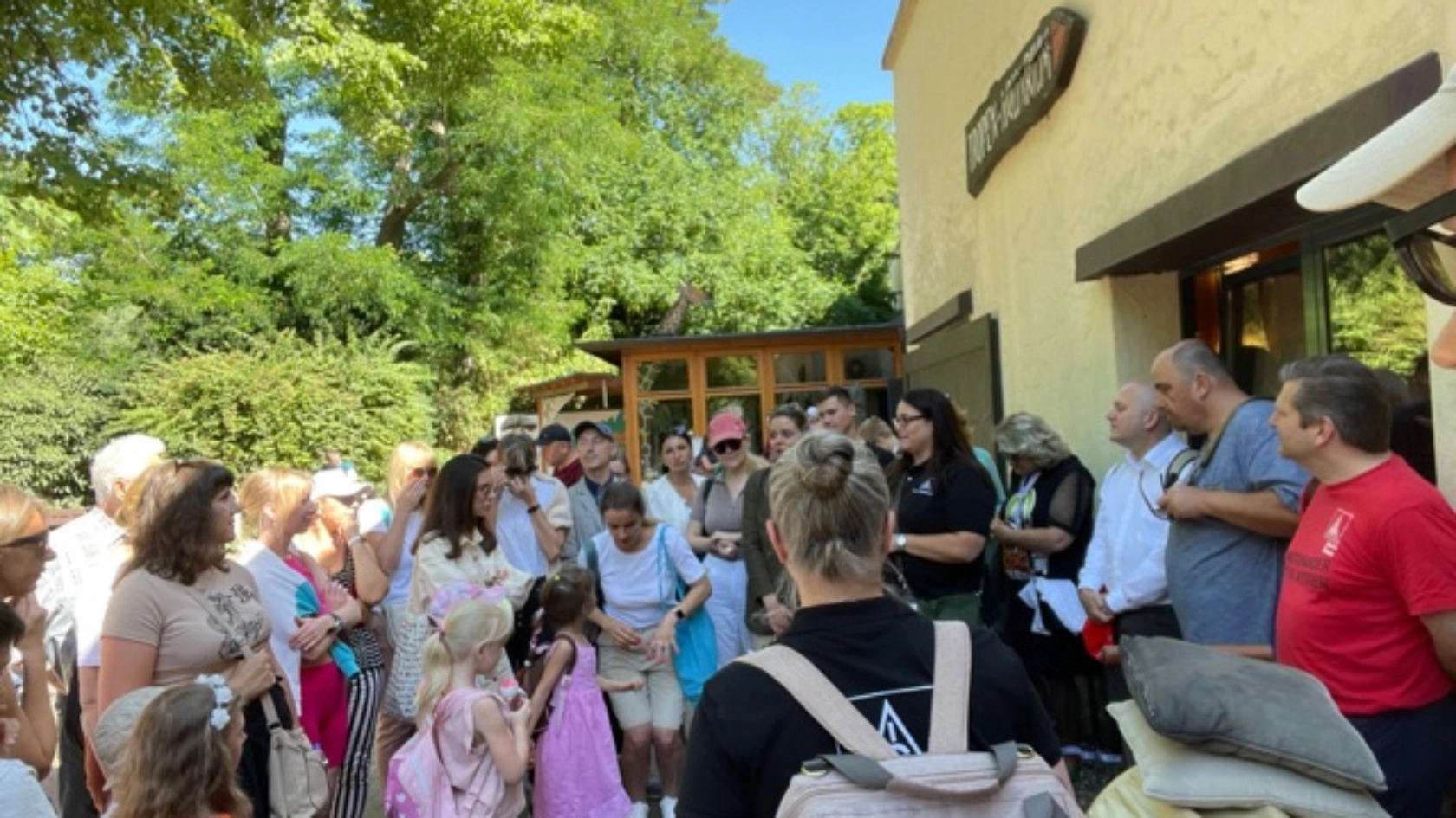 Ausflug zum Tierpark Hagenbeck mit einer Gruppe ukrainischer Geflüchteter