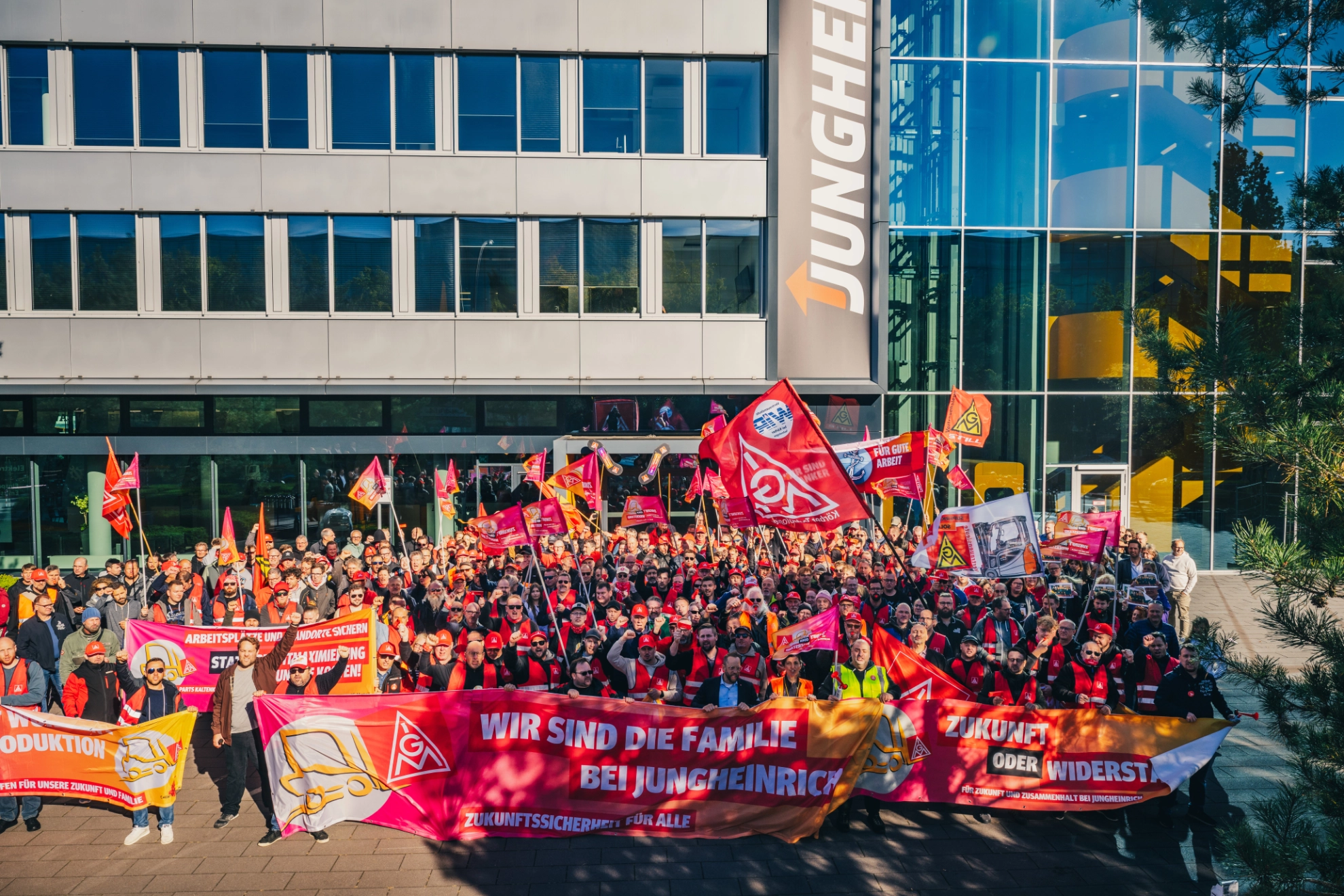 Demo vor Firmenzentrale am 25.09.2025