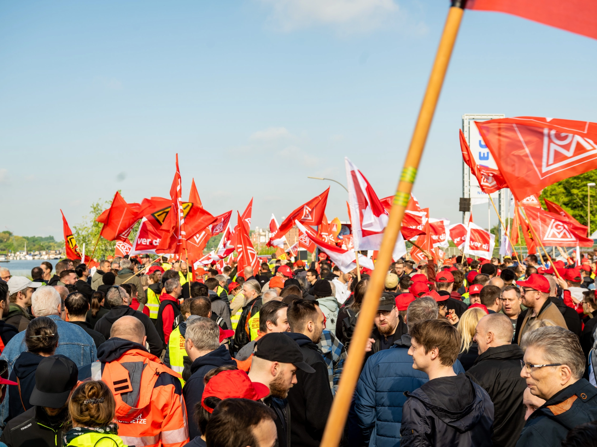Warnstreikaktion Tarifgemeinschaft Energie und Mobilität