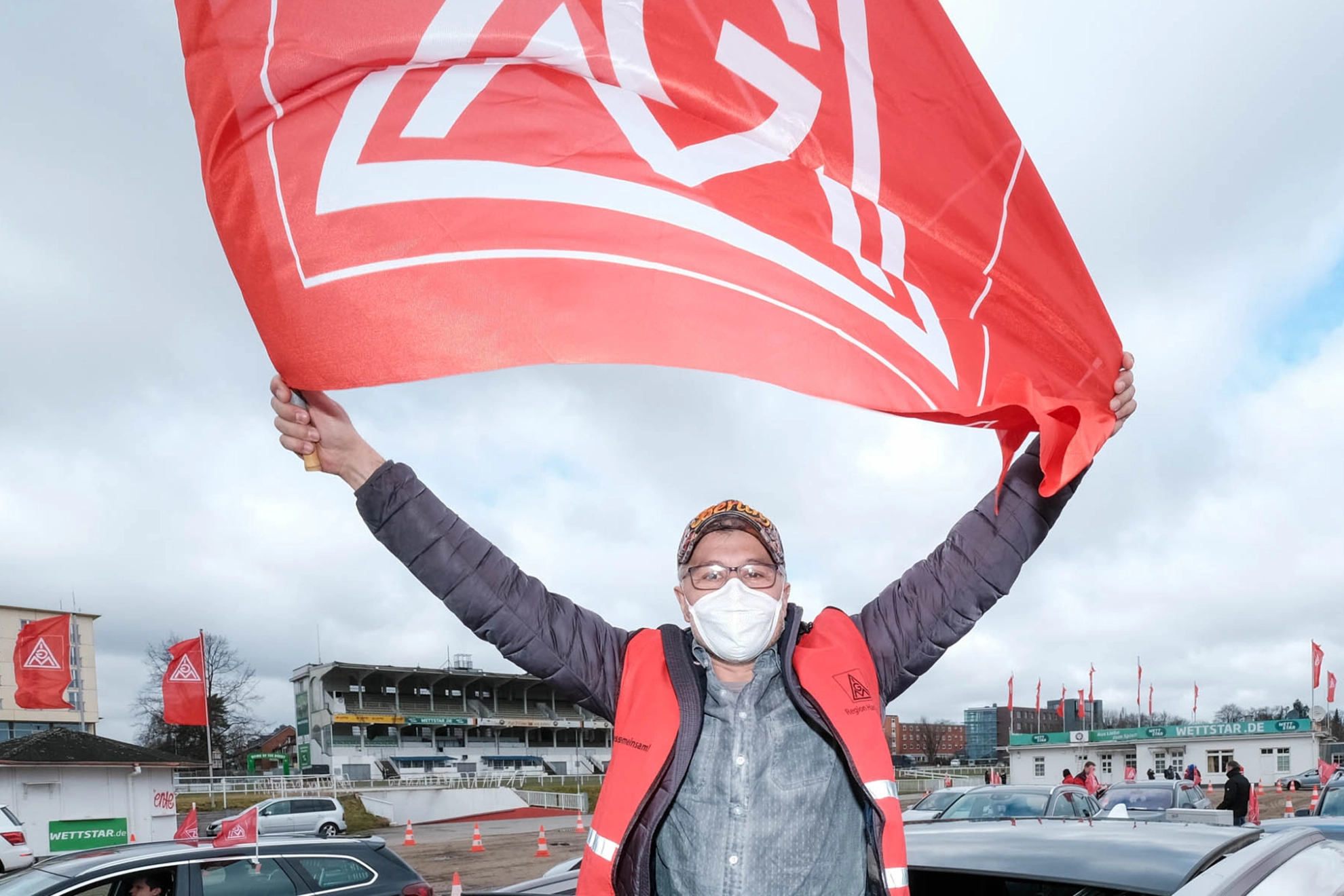 Autokundgebung auf der Horner Rennbahn in Hamburg im Rahmen der Tarifrunde in der Metallindustrie 2021