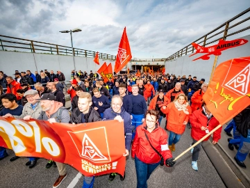 Viele Warnstreikende untermauern Tarifforderung