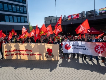 Warnstreik + Forderungsaufstellung