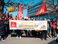 Erfolgreiche erste Warnstreikwelle